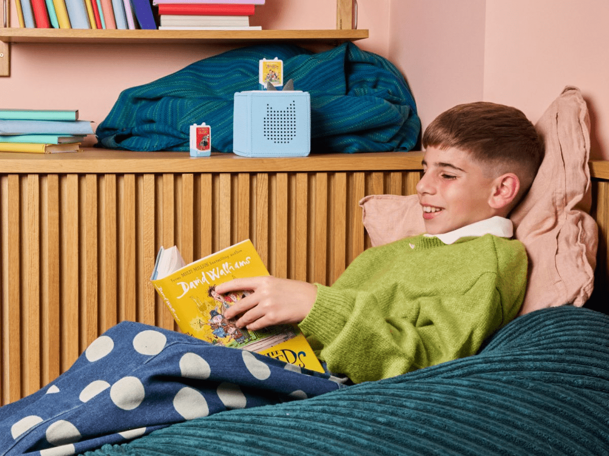 Child playing with David Walliams: The Blunders Audiobook