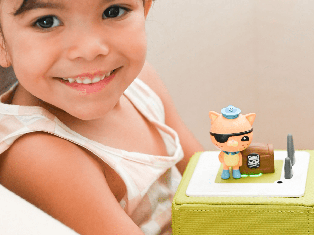 Child Playing With Octonauts: Kwazii Tonie